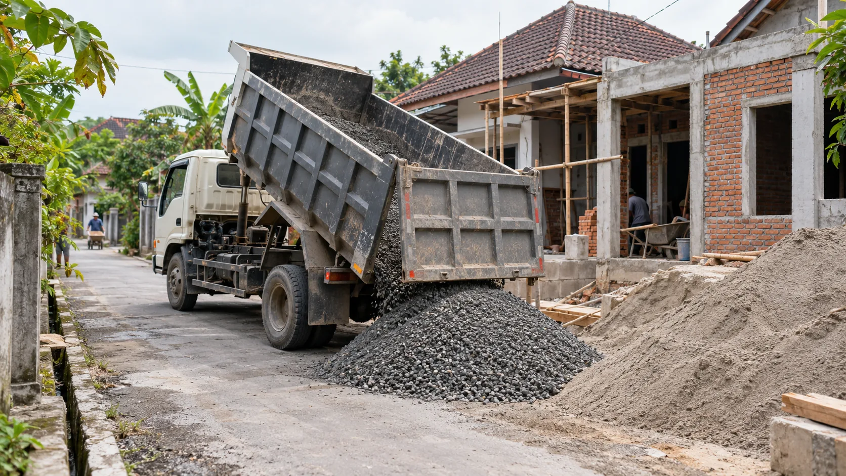 Pengiriman material untuk proyek di Sleman